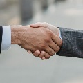 businessmen_shakinghands